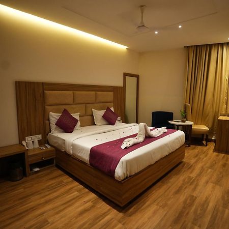 Hotel Pearl Wood Zirakpur Extérieur photo