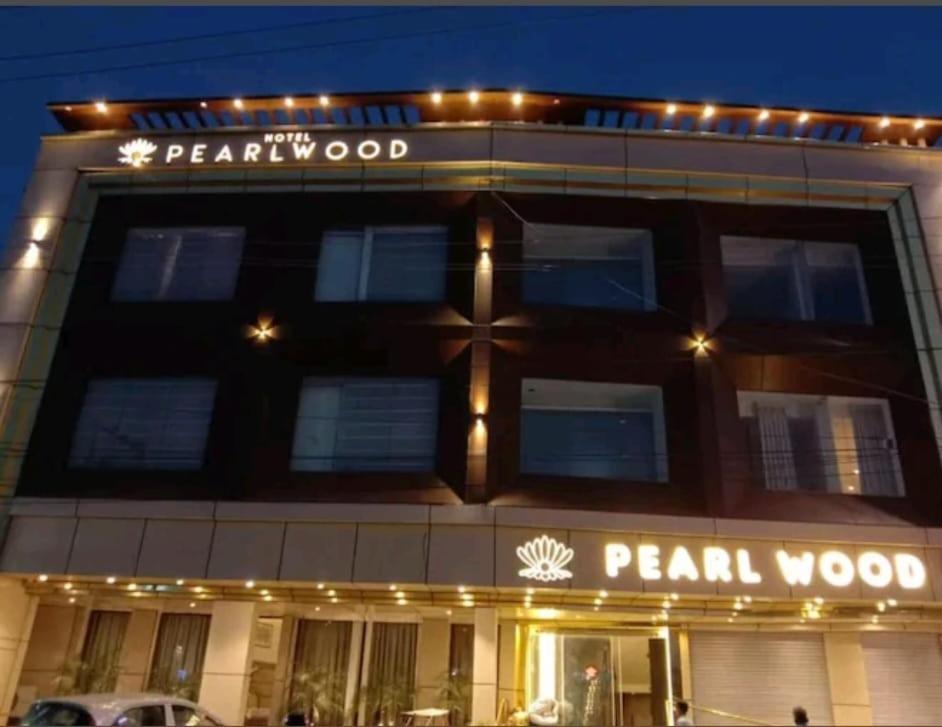Hotel Pearl Wood Zirakpur Extérieur photo