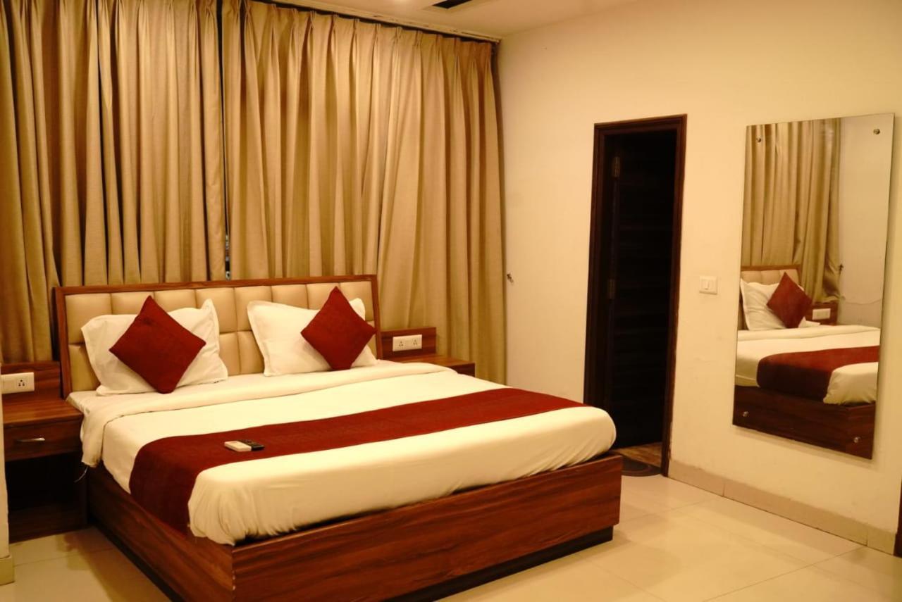 Hotel Pearl Wood Zirakpur Extérieur photo