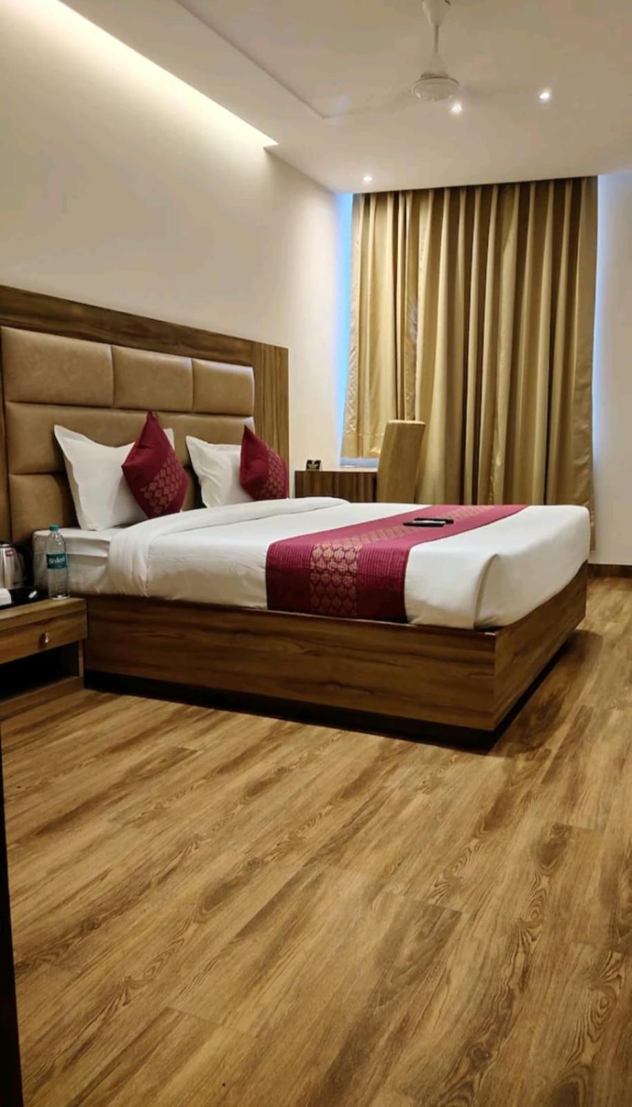 Hotel Pearl Wood Zirakpur Extérieur photo